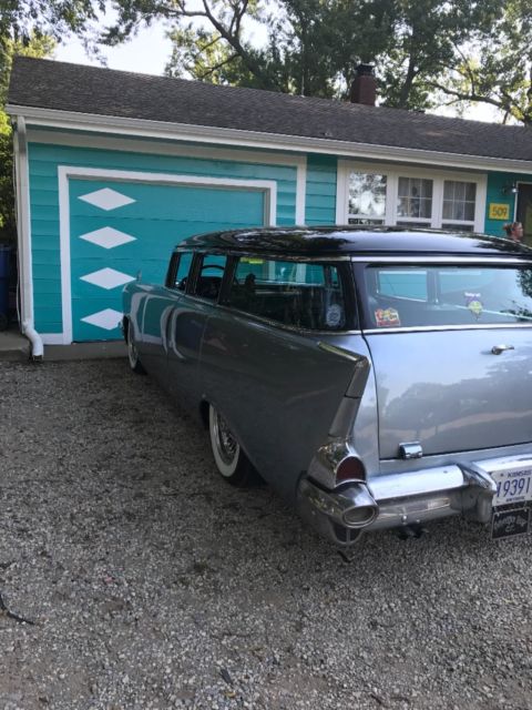 1957 Silver and black Chevrolet Bel Air/150/210 Wagon