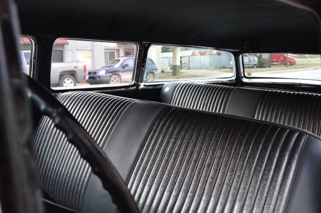 1957 Silver and black Chevrolet Bel Air/150/210 Wagon
