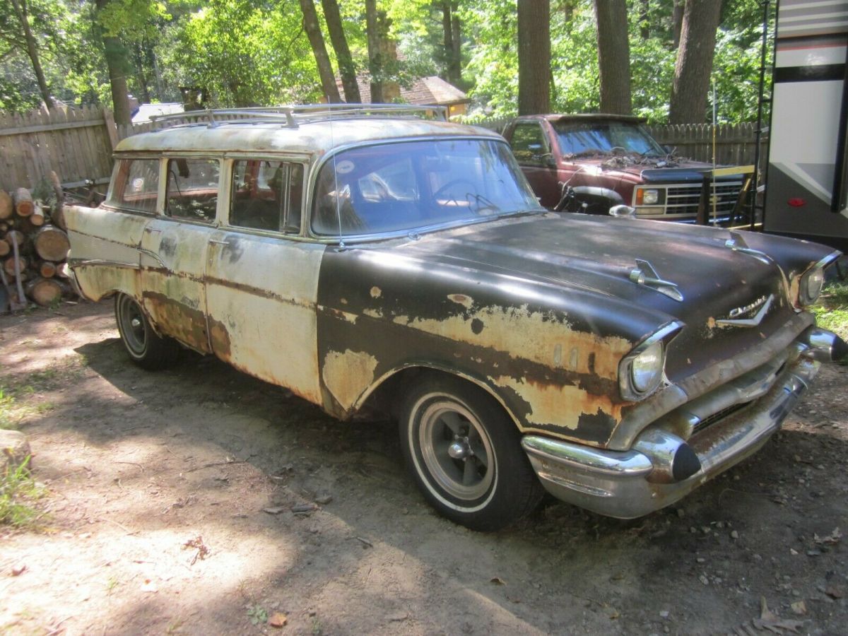 1957 White Chevrolet Bel Air/150/210 Wagon