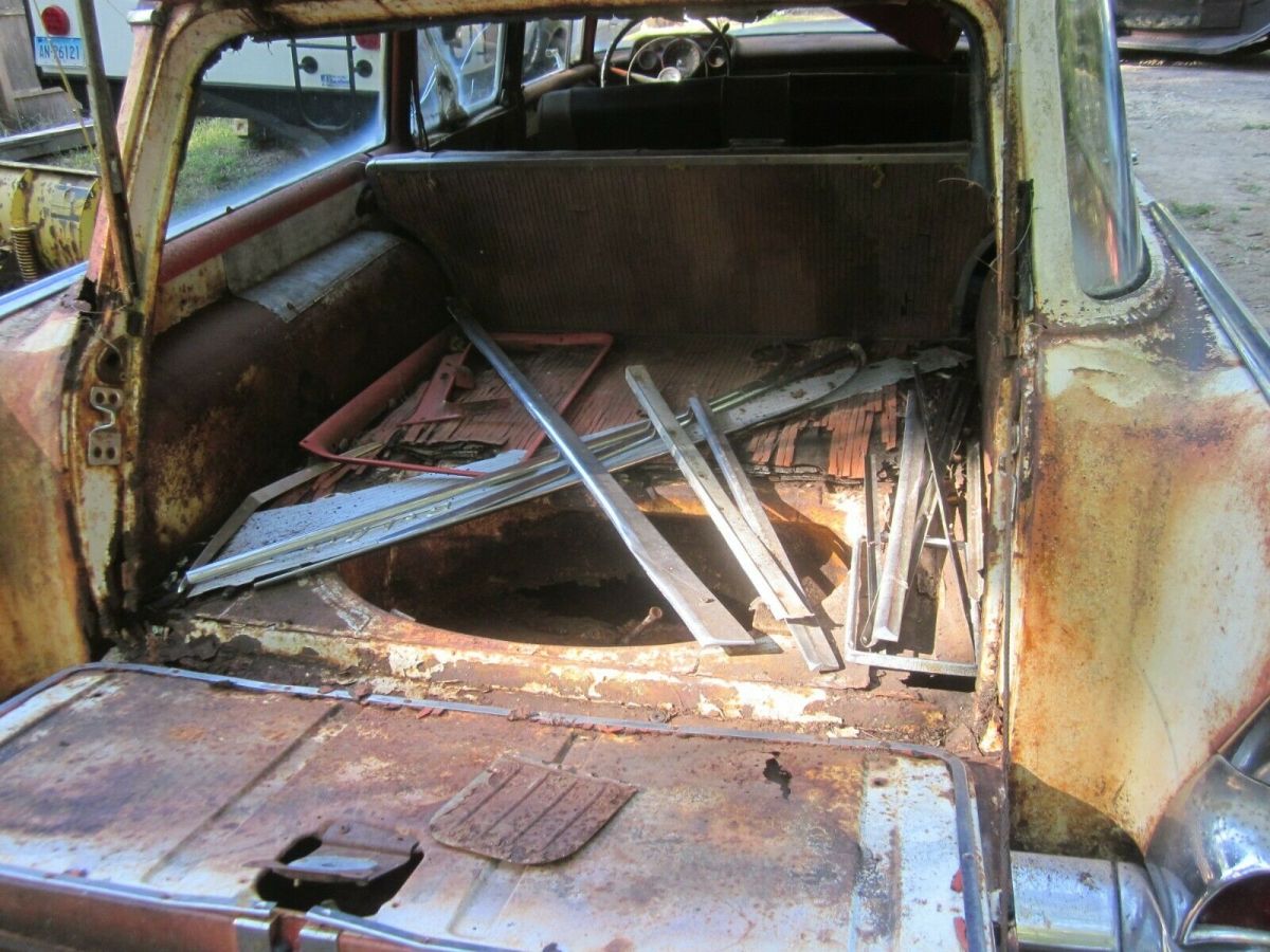 1957 White Chevrolet Bel Air/150/210 Wagon