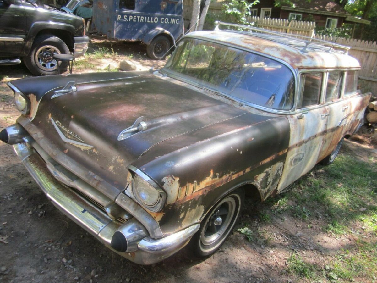 1957 White Chevrolet Bel Air/150/210 Wagon