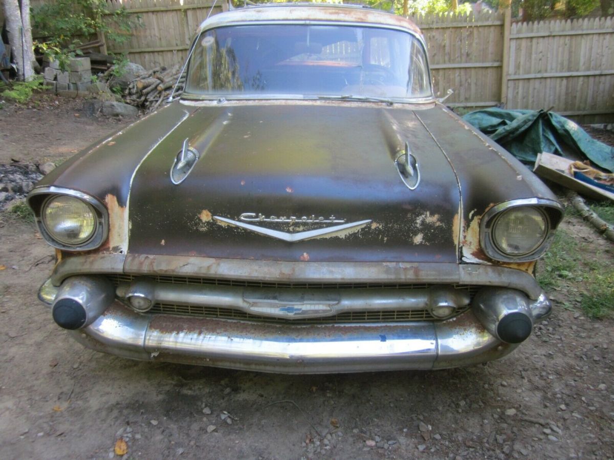1957 White Chevrolet Bel Air/150/210 Wagon