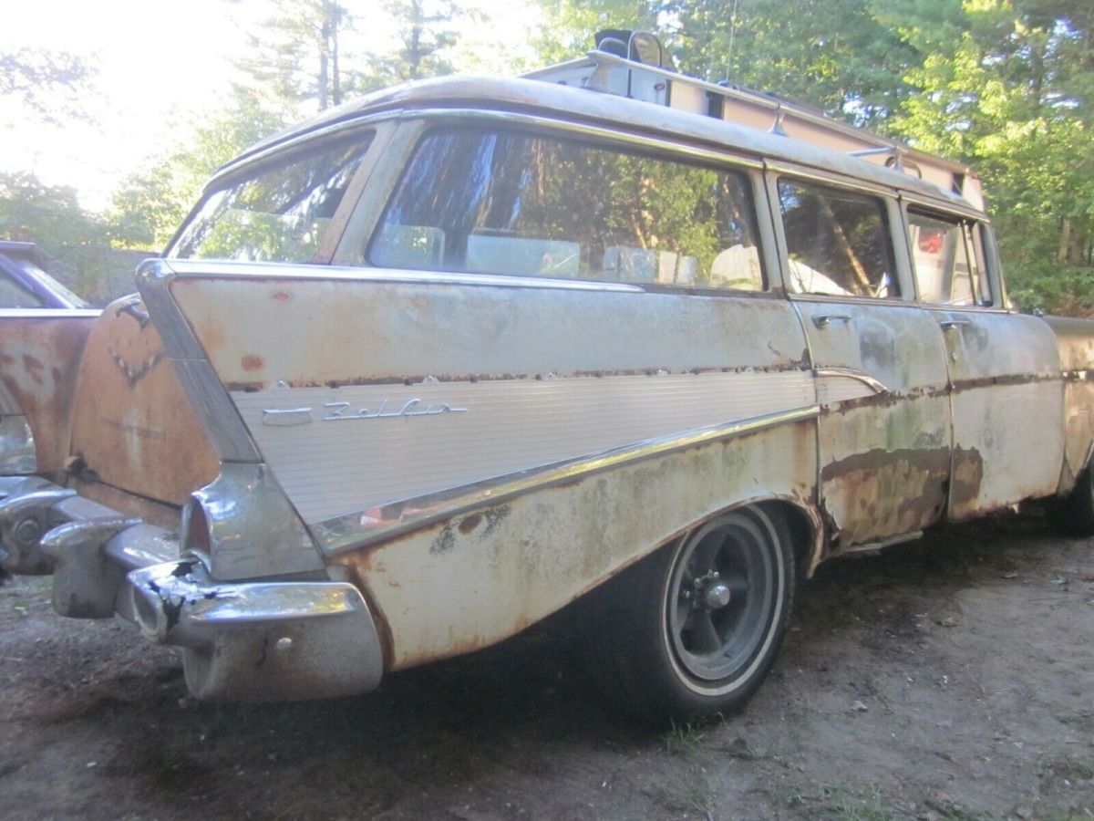 1957 White Chevrolet Bel Air/150/210 Wagon
