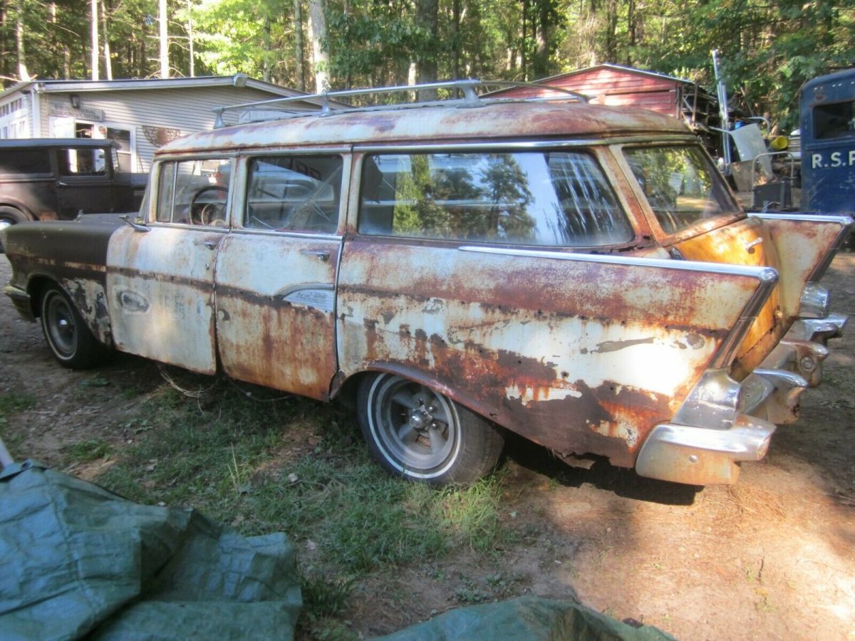 1957 White Chevrolet Bel Air/150/210 Wagon