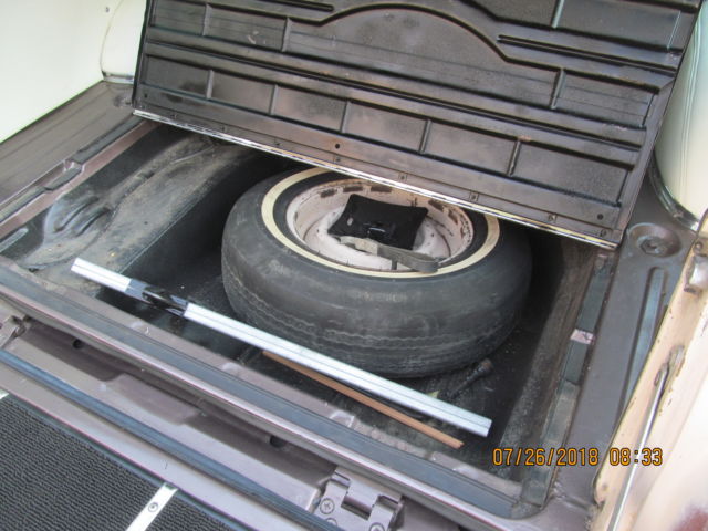 1957 TAN & WHITE Ford 4DR COUNTRY WAGON Wagon
