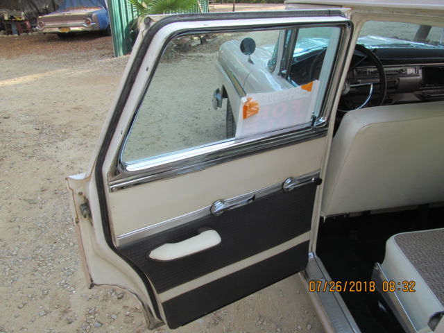 1957 TAN & WHITE Ford 4DR COUNTRY WAGON Wagon