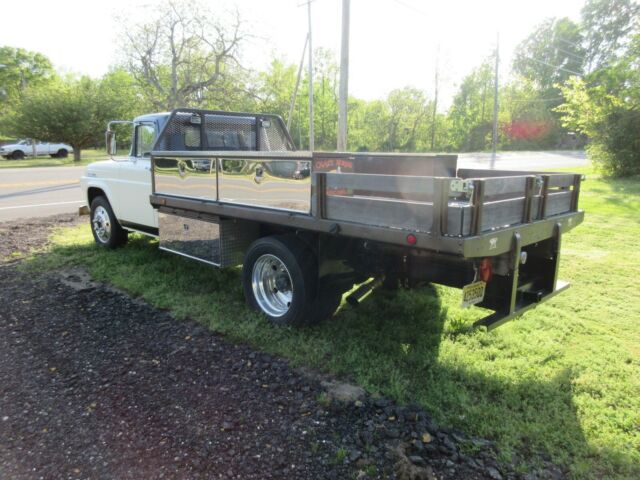 1957 Brown and Cream Ford F-500