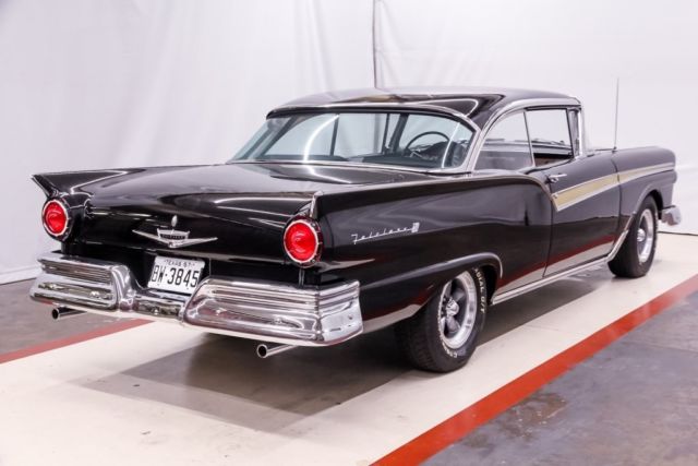 1957 -- Ford Fairlane --