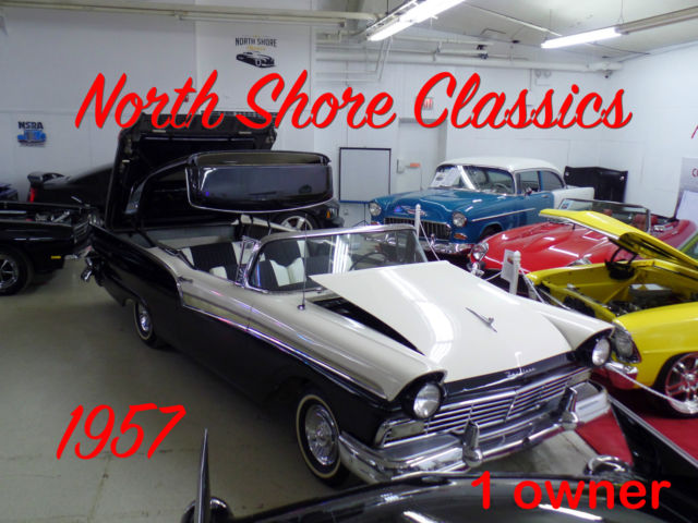 1957 Black/White Ford Fairlane Convertible/Retractable