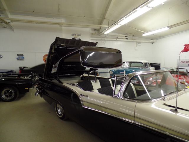 1957 Black/White Ford Fairlane Convertible/Retractable