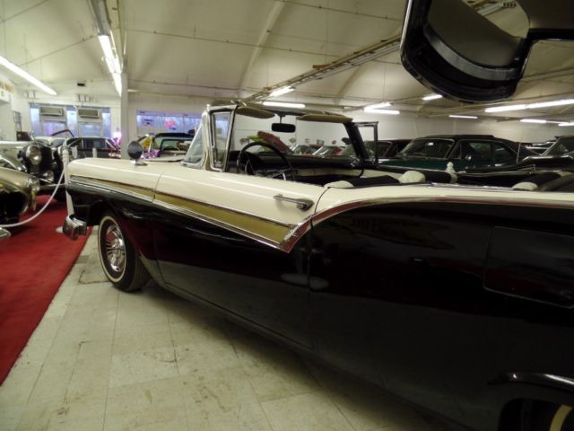 1957 Black/White Ford Fairlane Convertible/Retractable