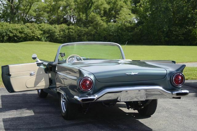 1957 MOSS Ford Thunderbird --
