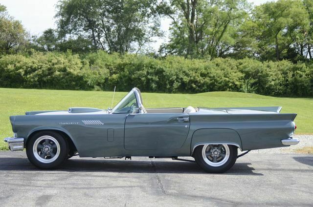 1957 MOSS Ford Thunderbird --