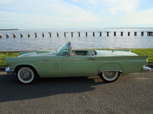 1957 Ford Thunderbird