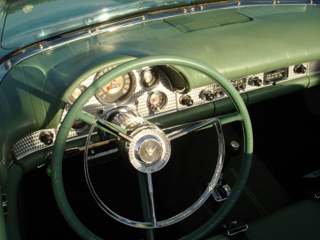 1957 Ford Thunderbird