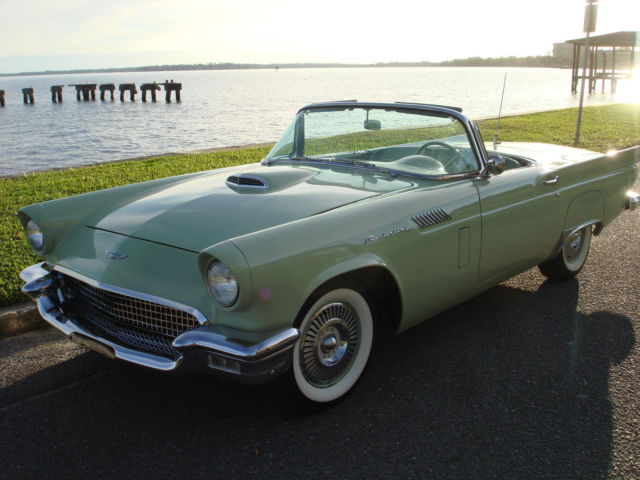 1957 Ford Thunderbird
