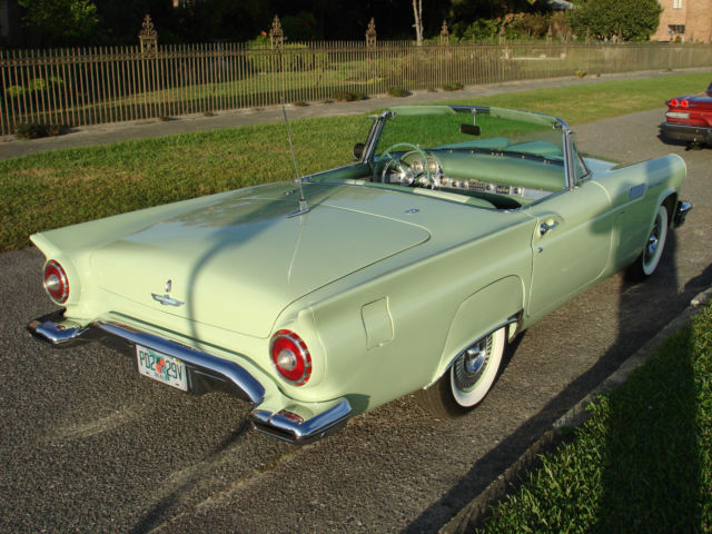 1957 Ford Thunderbird