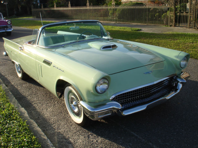 1957 Ford Thunderbird
