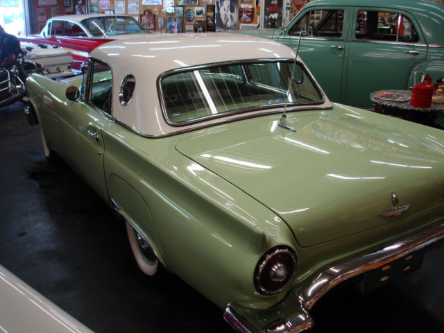 1957 Ford Thunderbird