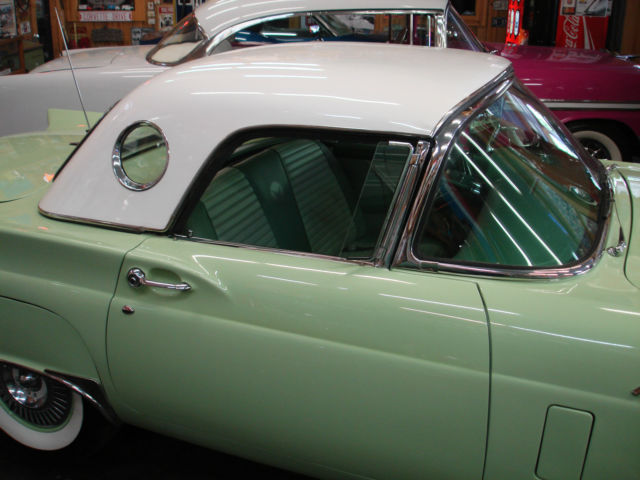 1957 Ford Thunderbird