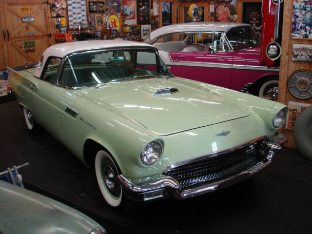 1957 Ford Thunderbird