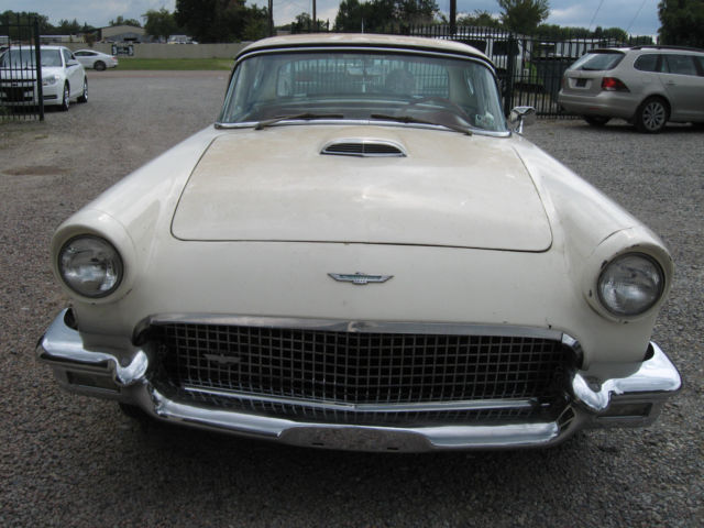 1957 Ford Thunderbird