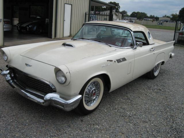 1957 Ford Thunderbird
