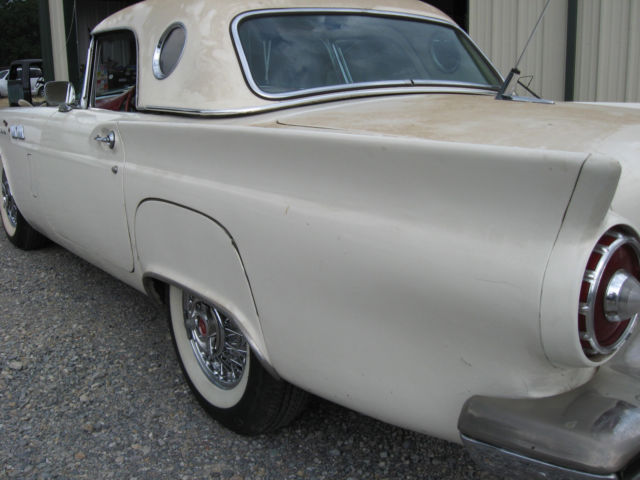 1957 Ford Thunderbird