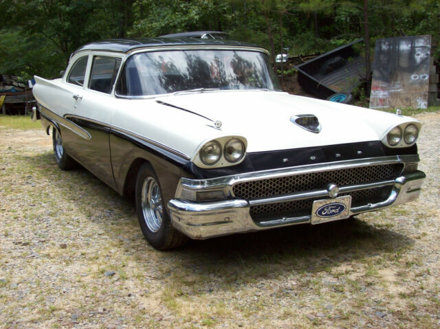 1958 Black/White Ford Fairlane Sedan 2-door