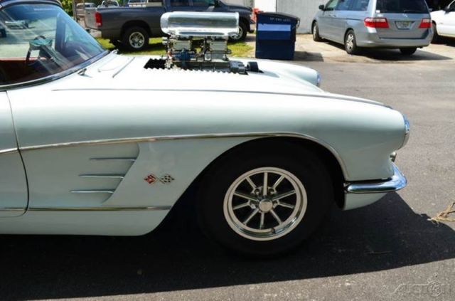 1958 White Chevrolet Corvette