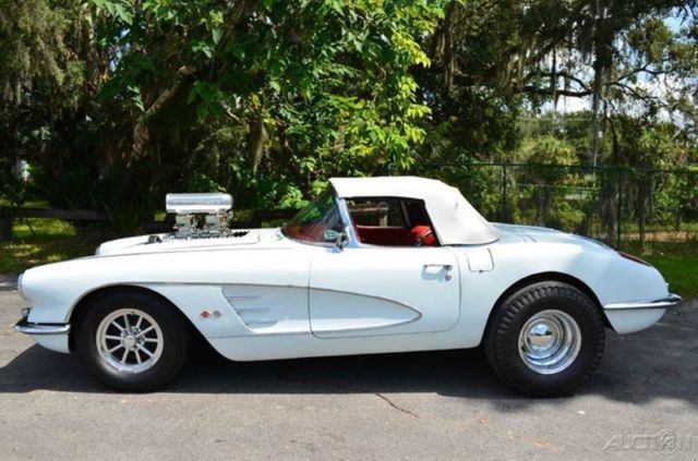 1958 White Chevrolet Corvette