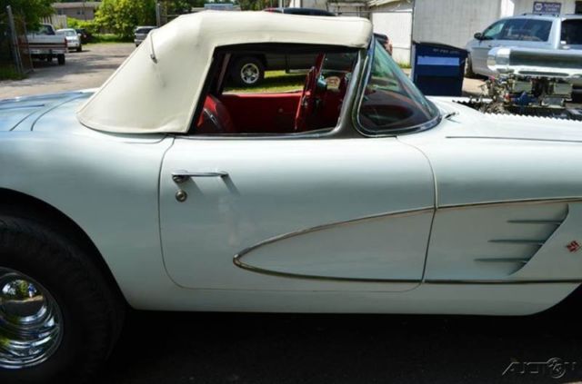 1958 White Chevrolet Corvette