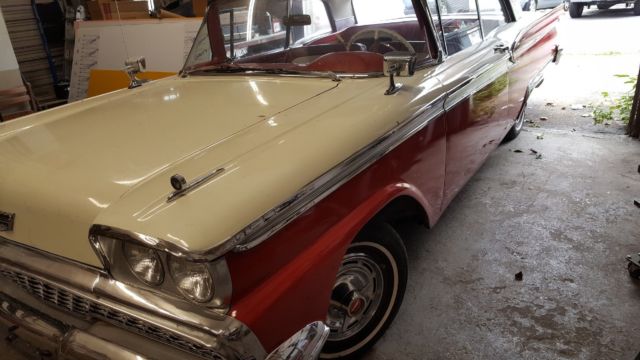 1959 Wht & Red Ford Galaxie