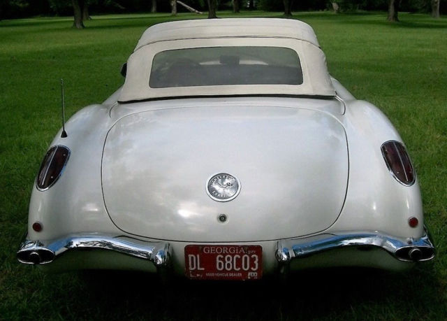 1959 White Chevrolet Corvette Convertible