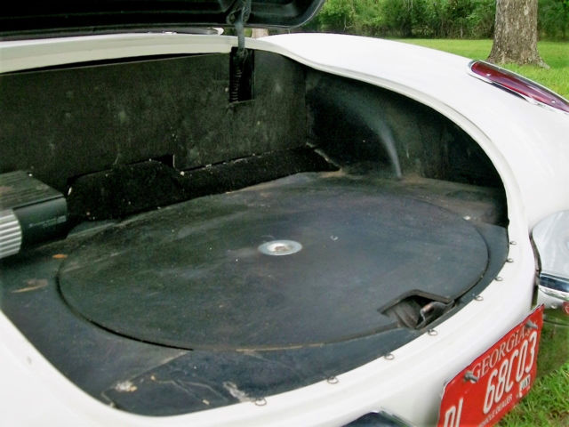 1959 White Chevrolet Corvette Convertible