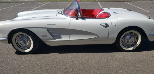 1959 White Chevrolet Corvette Convertible