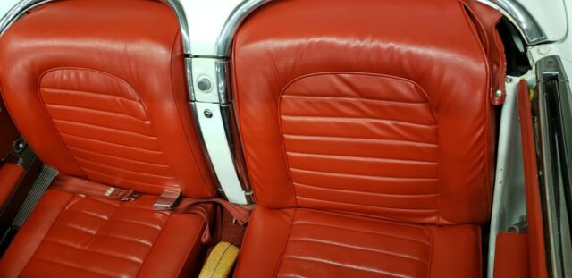 1959 White Chevrolet Corvette Convertible