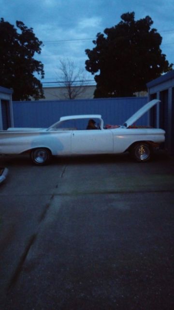 1959 White Chevrolet Impala Sedan