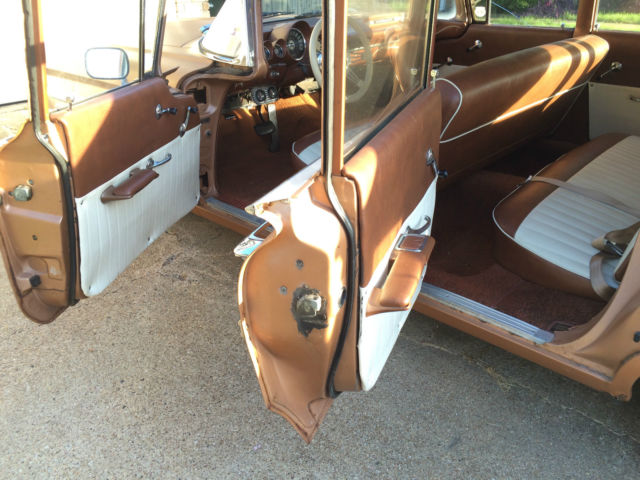 1959 Gloss cream roof / flat burn orange body Chevrolet Impala Wagon