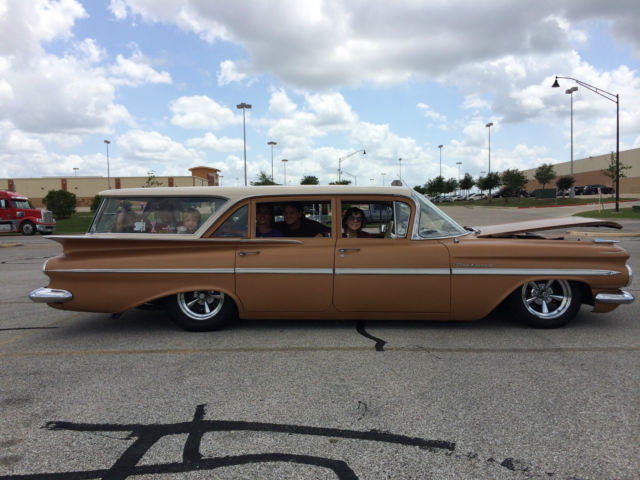 1959 Gloss cream roof / flat burn orange body Chevrolet Impala Wagon