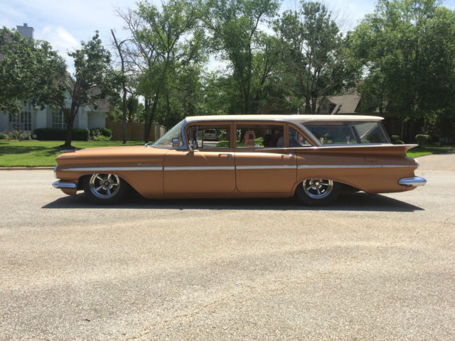 1959 Gloss cream roof / flat burn orange body Chevrolet Impala Wagon