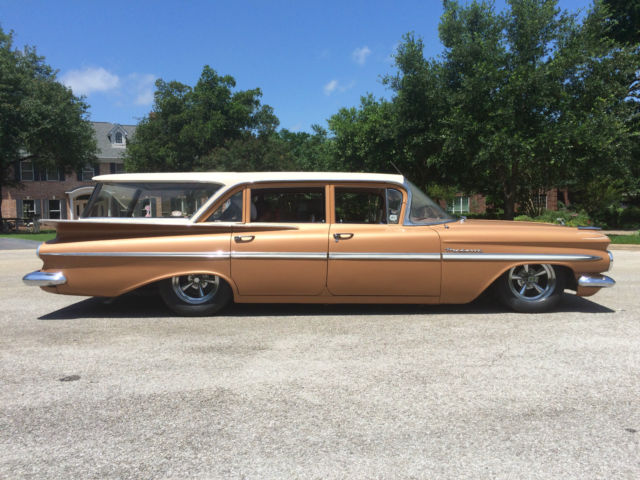 1959 Gloss cream roof / flat burn orange body Chevrolet Impala Wagon