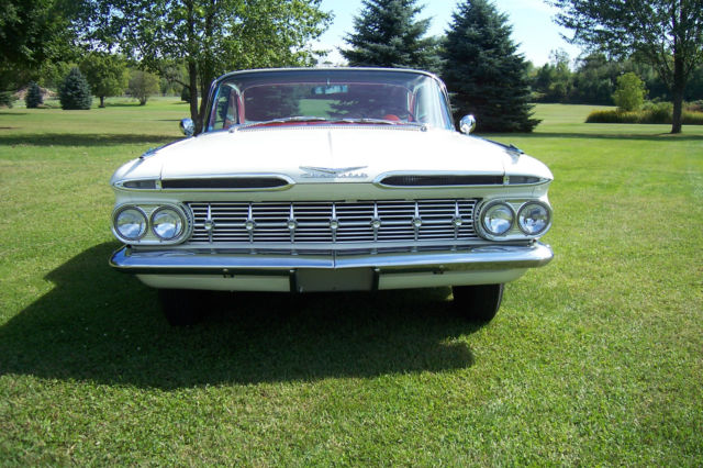 1959 White Chevrolet Impala Coupe