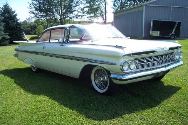 1959 White Chevrolet Impala Coupe