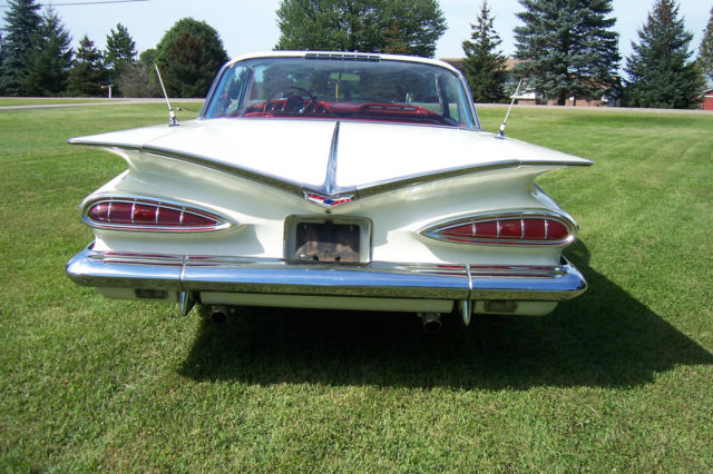 1959 White Chevrolet Impala Coupe