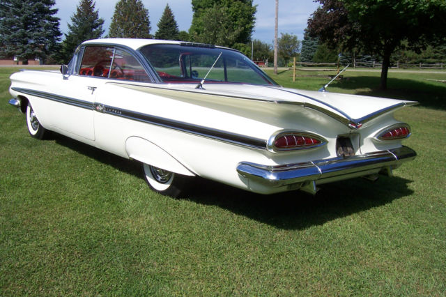1959 White Chevrolet Impala Coupe