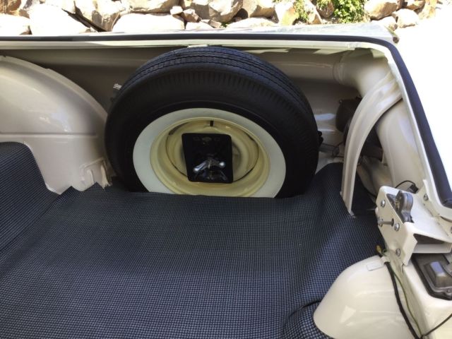 1959 Classic Cream/Snowcrest White Chevrolet Impala Coupe