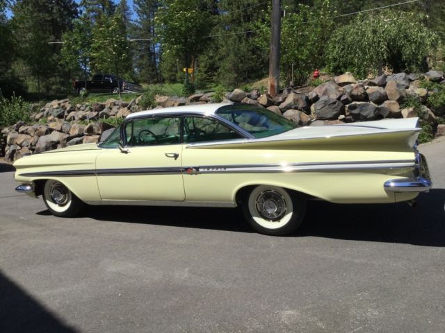 1959 Classic Cream/Snowcrest White Chevrolet Impala Coupe