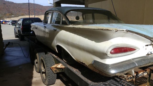 1959 White Chevrolet Bel Air/150/210 Sedan