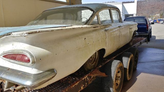 1959 White Chevrolet Bel Air/150/210 Sedan